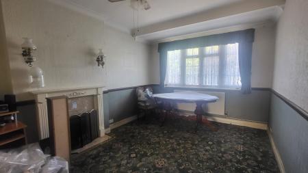 4 bedroom Semi-detached house for sale in Hillsborough Road, Glen Parva, LE2