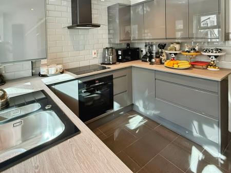 2 bedroom Semi-detached house for sale in Bryony Road, Hamilton, LE5