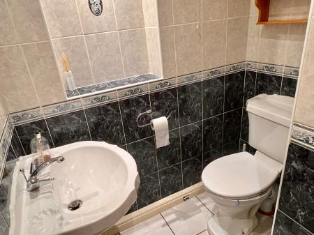 4 bedroom Detached house for sale in Hollies Way, Thurnby, LE7