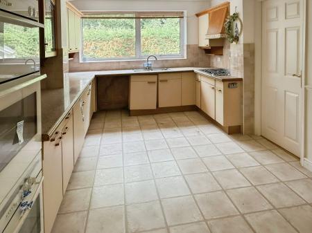4 bedroom Detached house for sale in Hollies Way, Thurnby, LE7