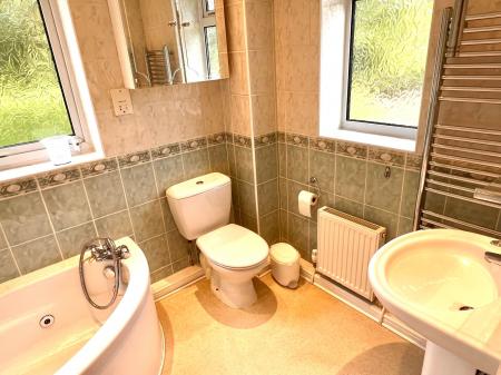 4 bedroom Detached house for sale in Hollies Way, Thurnby, LE7