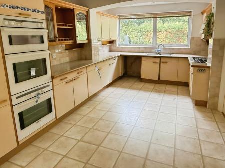 4 bedroom Detached house for sale in Hollies Way, Thurnby, LE7