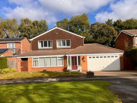 4 bedroom Detached house for sale in Hollies Way, Thurnby, LE7