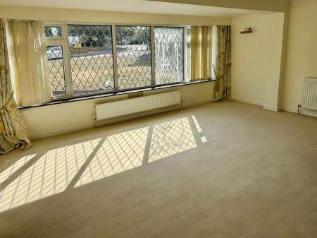 4 bedroom Detached house for sale in Hollies Way, Thurnby, LE7