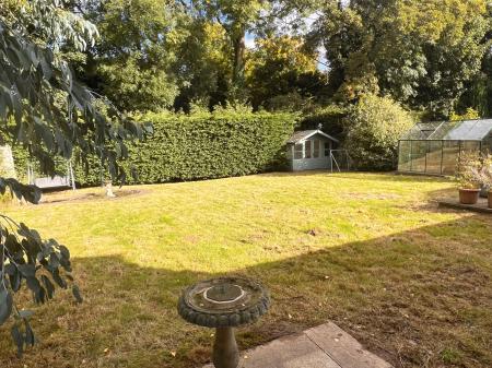 4 bedroom Detached house for sale in Hollies Way, Thurnby, LE7
