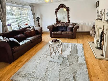4 bedroom Detached house for sale in Ledbury Close, Oadby, LE2