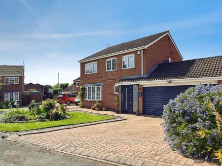 4 bedroom Detached house for sale in Ledbury Close, Oadby, LE2