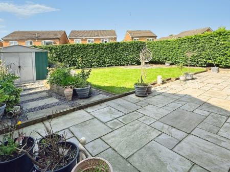 4 bedroom Detached house for sale in Ledbury Close, Oadby, LE2