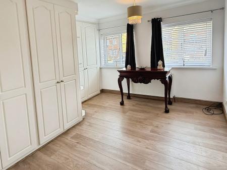 4 bedroom Detached house for sale in Ledbury Close, Oadby, LE2