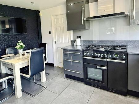 4 bedroom Detached house for sale in Ledbury Close, Oadby, LE2