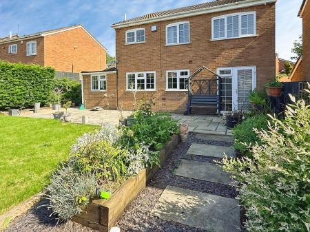 4 bedroom Detached house for sale in Ledbury Close, Oadby, LE2