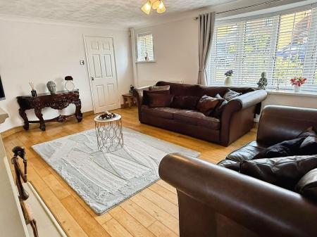 4 bedroom Detached house for sale in Ledbury Close, Oadby, LE2