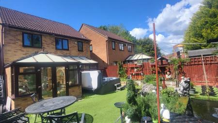 4 bedroom Detached house for sale in Haywood Close, Leicester, LE5