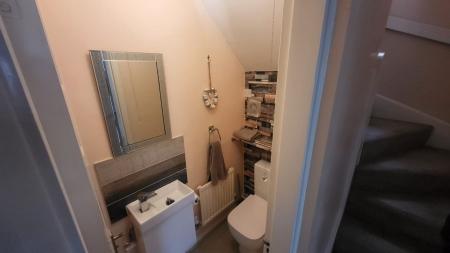 4 bedroom Detached house for sale in Haywood Close, Leicester, LE5