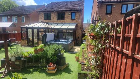 4 bedroom Detached house for sale in Haywood Close, Leicester, LE5