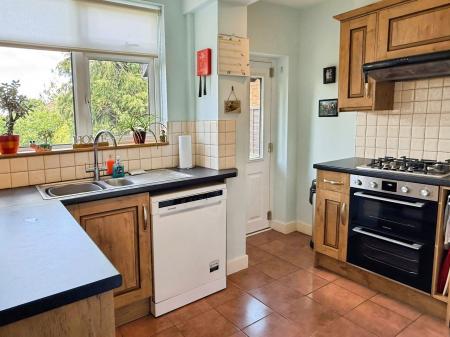 3 bedroom Town house for sale in Lymington Road, Leicester, LE5