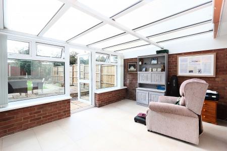2 bedroom Semi-detached bungalow for sale in Foxhunter Drive, Oadby, LE2