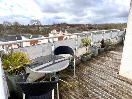 3 bedroom Flat to let in Watkin Road, Leicester, LE2