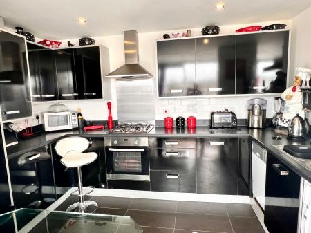 3 bedroom Flat to let in Watkin Road, Leicester, LE2