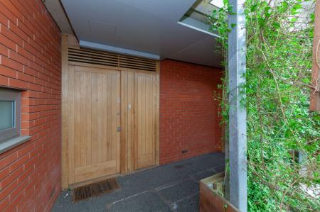 2 bedroom Apartment to let in Highcross Lane, The Circus, LE1