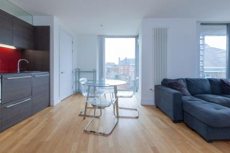 2 bedroom Apartment to let in Highcross Lane, The Circus, LE1