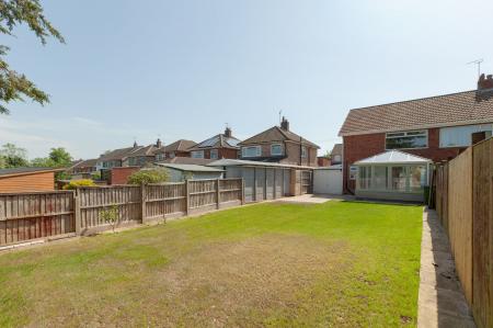 3 bedroom Semi-detached house to let in Fairstone Hill, Oadby, LE2