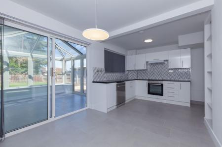 3 bedroom Semi-detached house to let in Fairstone Hill, Oadby, LE2
