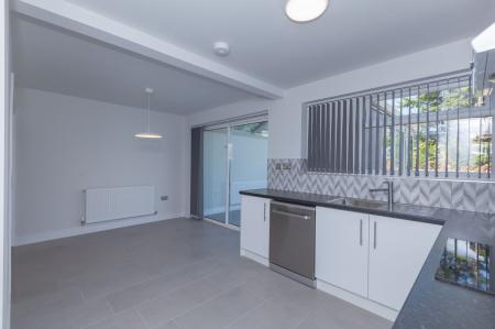 3 bedroom Semi-detached house to let in Fairstone Hill, Oadby, LE2