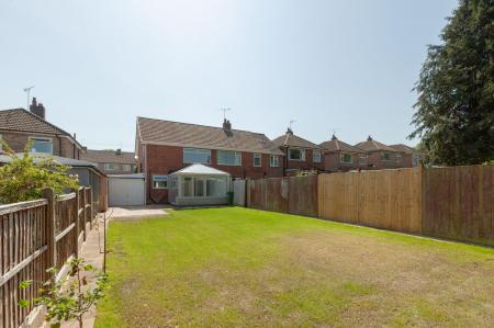 3 bedroom Semi-detached house to let in Fairstone Hill, Oadby, LE2