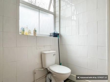 1 bedroom Studio flat to let in St. James Terrace, Leicester, LE2