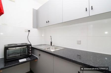 1 bedroom Studio flat to let in St. James Terrace, Leicester, LE2