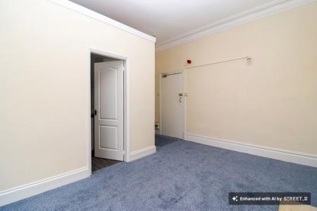 1 bedroom Studio flat to let in St. James Terrace, Leicester, LE2