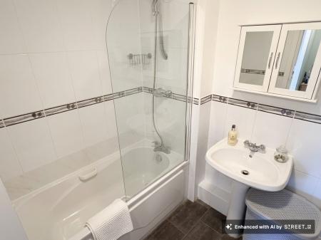 2 bedroom Flat to let in Larchmont Road, Leicester, LE4