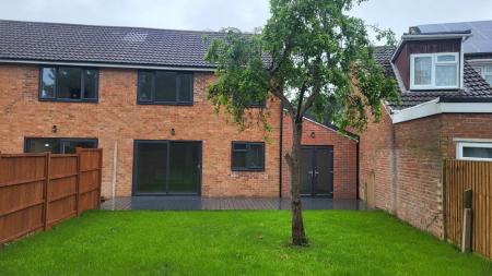 3 bedroom Semi-detached house for sale in Brambling Way, Oadby, LE2