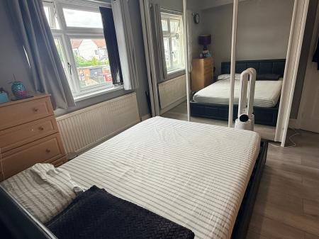 3 bedroom Semi-detached house for sale in Parkland Drive, Oadby, LE2