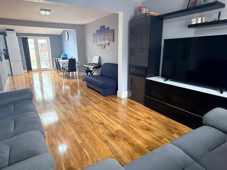 3 bedroom Semi-detached house for sale in Parkland Drive, Oadby, LE2