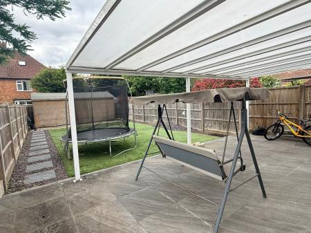 3 bedroom Semi-detached house for sale in Parkland Drive, Oadby, LE2