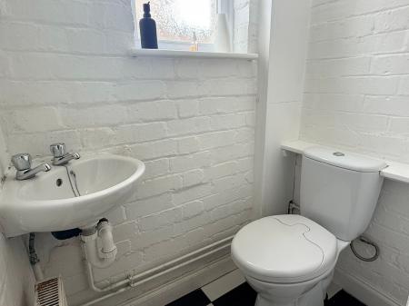 3 bedroom Semi-detached house for sale in Parkland Drive, Oadby, LE2
