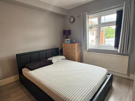 3 bedroom Semi-detached house for sale in Parkland Drive, Oadby, LE2