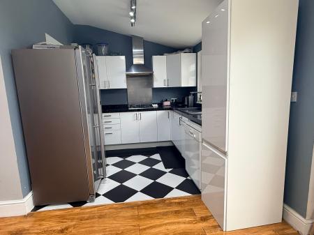 3 bedroom Semi-detached house for sale in Parkland Drive, Oadby, LE2