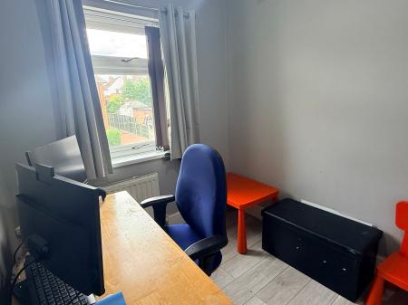 3 bedroom Semi-detached house for sale in Parkland Drive, Oadby, LE2