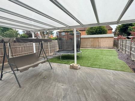3 bedroom Semi-detached house for sale in Parkland Drive, Oadby, LE2