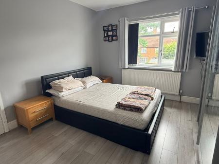 3 bedroom Semi-detached house for sale in Parkland Drive, Oadby, LE2