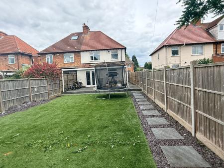 3 bedroom Semi-detached house for sale in Parkland Drive, Oadby, LE2