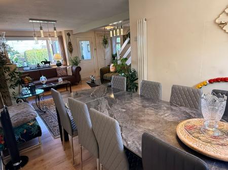 3 bedroom Semi-detached house for sale in Stoneleigh Way, Leicester, LE3