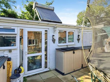 3 bedroom Semi-detached house for sale in Stoneleigh Way, Leicester, LE3