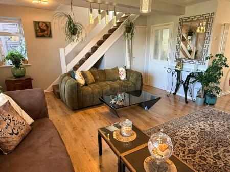 3 bedroom Semi-detached house for sale in Stoneleigh Way, Leicester, LE3