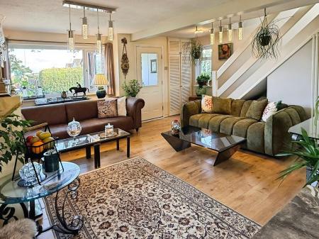 3 bedroom Semi-detached house for sale in Stoneleigh Way, Leicester, LE3
