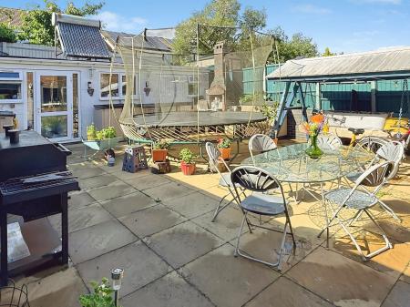3 bedroom Semi-detached house for sale in Stoneleigh Way, Leicester, LE3