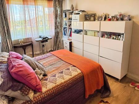 3 bedroom Semi-detached house for sale in Stoneleigh Way, Leicester, LE3